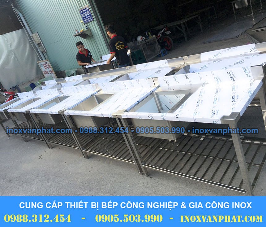 Chậu rửa khu bếp sản xuất từ inox 304